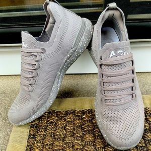Women’s APL Techloom Breeze in Tundra sz 9.5